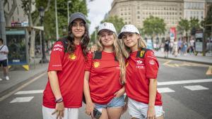 Berta de San Fulgencio, Mireia Bonaveras y Marta Puchol tras ver el Road Show en Passeig de Gràcia.