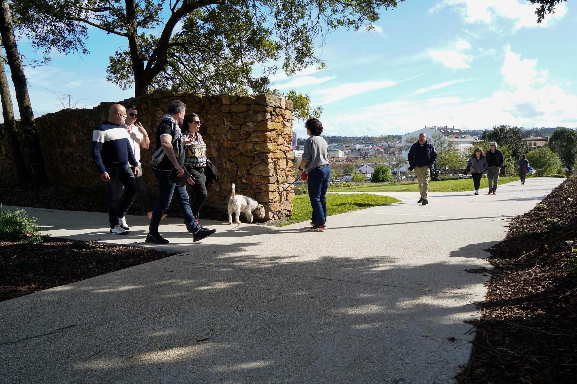 Inauguración en Santa Cruz del parque Rosalía Mera, donado por Sandra Ortega