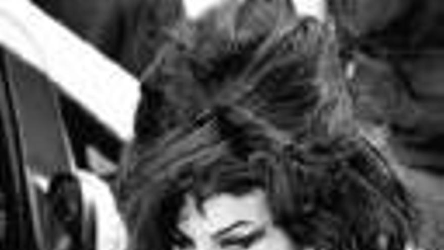 Amy Winehouse: La cantante queda libre tras una noche entre rejas