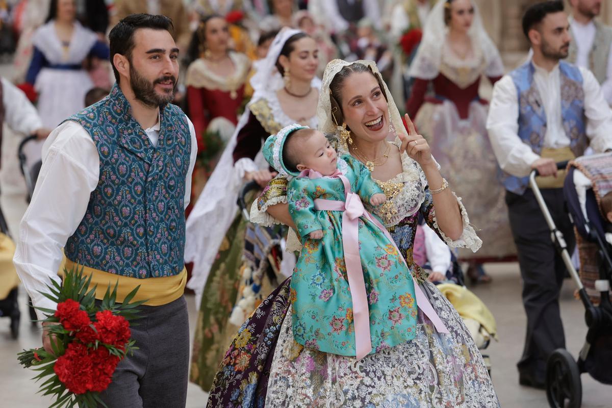 Todas las fotos de la Ofrenda del 18 de marzo por la calle San Vicente hasta la 17:30 horas Todas las fotos de la Ofrenda del 18 de marzo por la calle San Vicente hasta la 17:30 horas