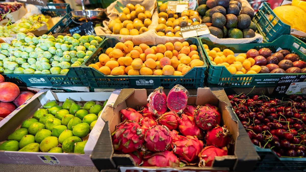 Las frutas ecológicas de Biomercats en el mercado de la Llibertat. Las frutas ecológicas de Biomercats en el mercado de la Llibertat.