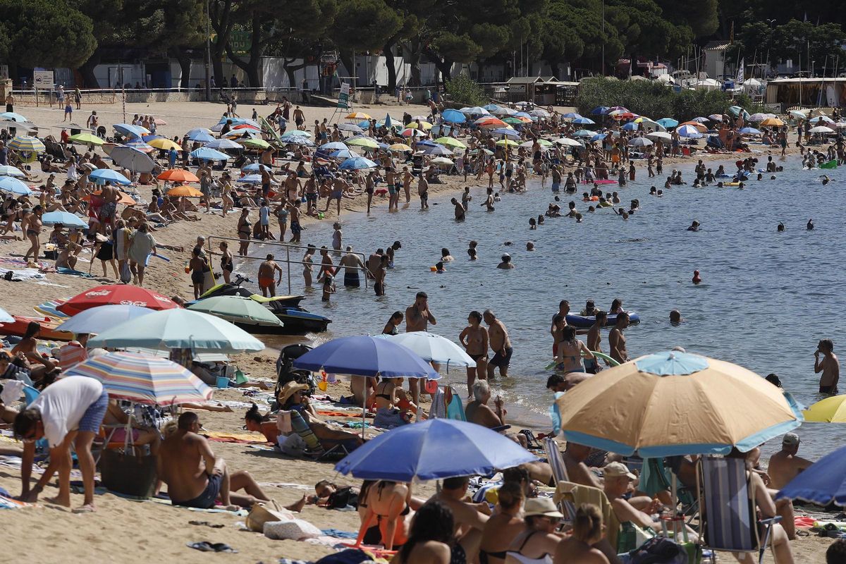 La platja de Sant Feliu de Guíxols en una imatge d’arxiu.