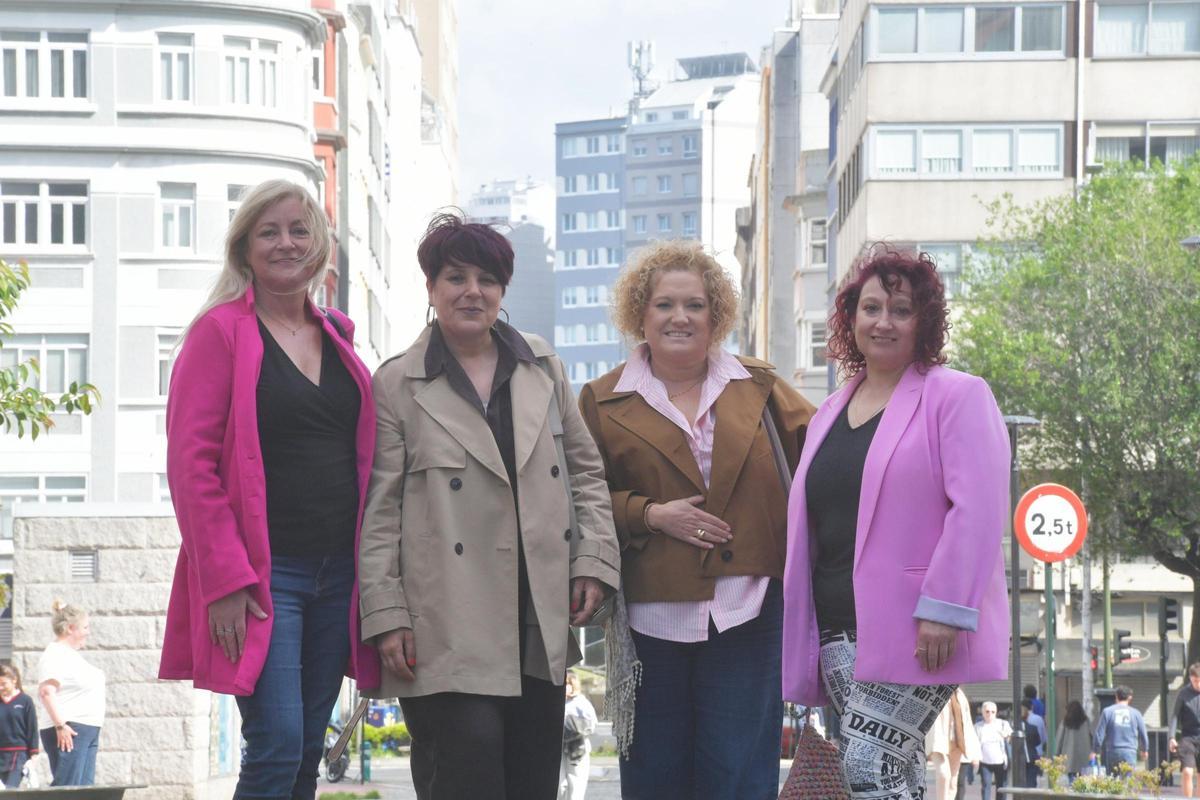 Desde la izquierda, Ana Rodríguez, Sonia García, Alma Rodríguez y Nuria Carballeda, en A Coruña.