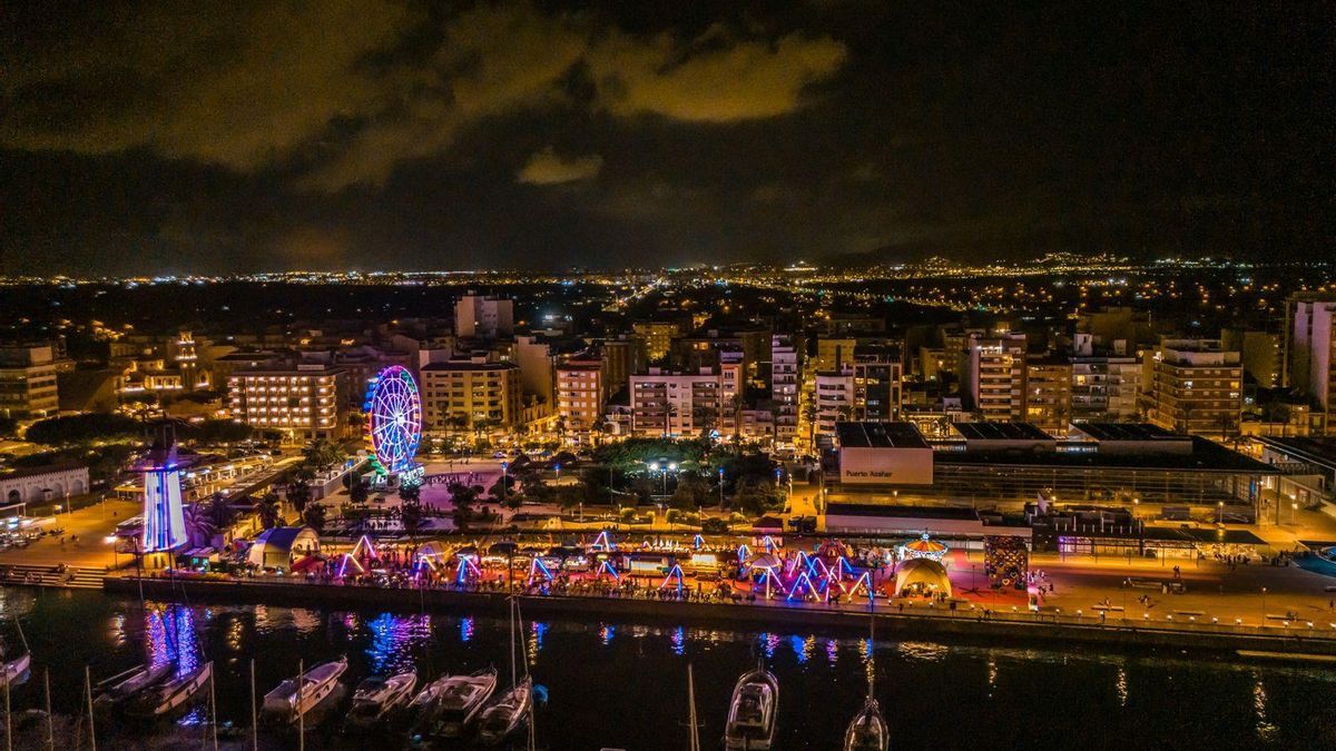 una grúa de 40 metros en el distrito marítimo del Grau, una atracción única que acompaña a un evento también novedoso como es el Sol Market, que se puede disfrutar del 11 de julio hasta el 3 de agosto.