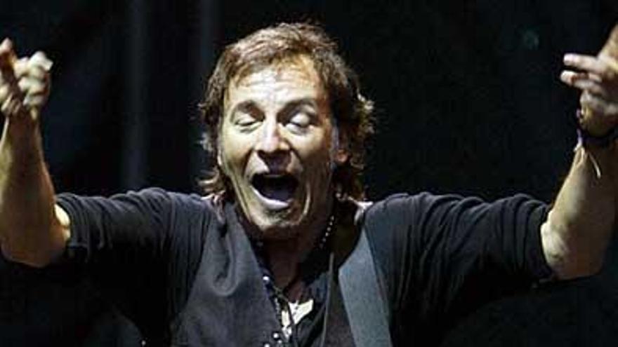 Una productora negocia un concierto de la próxima gira de Springsteen en El Molinón