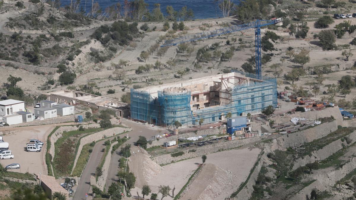 Richard Branson inicia las obras del hotel de lujo en la finca de Son Bunyola, muy afectada por el ‘cap de fibló’ de 2020