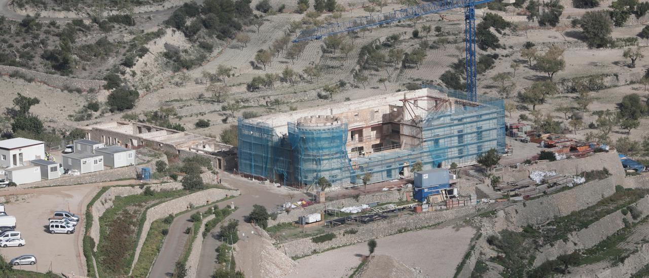 Richard Branson inicia las obras del hotel de lujo en la finca de Son Bunyola, muy afectada por el ‘cap de fibló’ de 2020