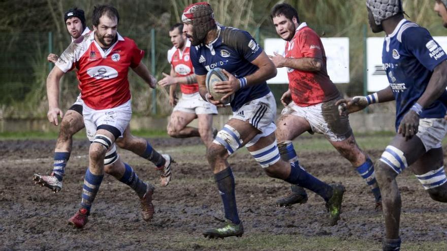 Partido entre el Durango y el Oviedo Rugby en el campo del Naranco, el pasado enero.