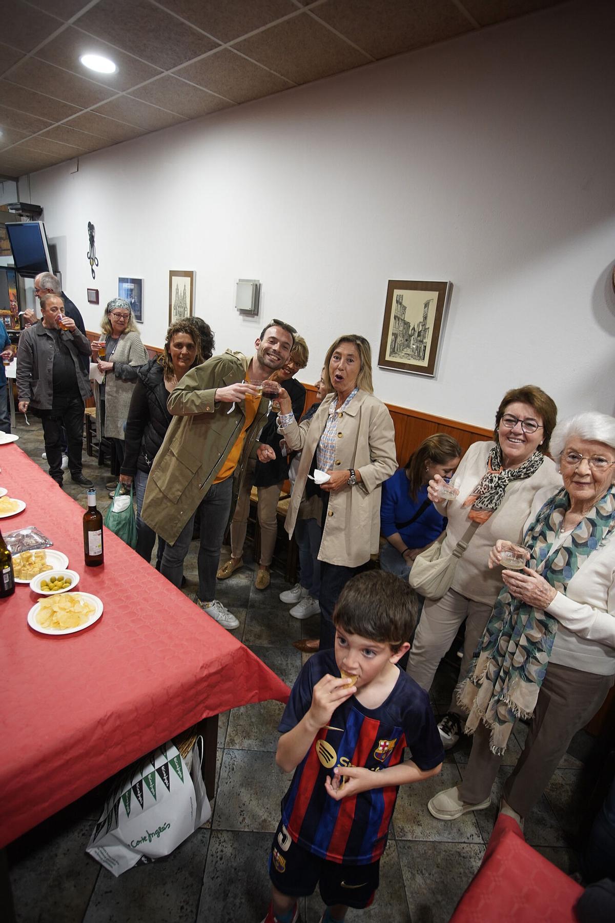 Girona restaurant aliança ( Heroïnes Santa Barbara, 3) 22 anys servint pop a Girona festa de comiat dels actuals amos de la Pulperia Aliança