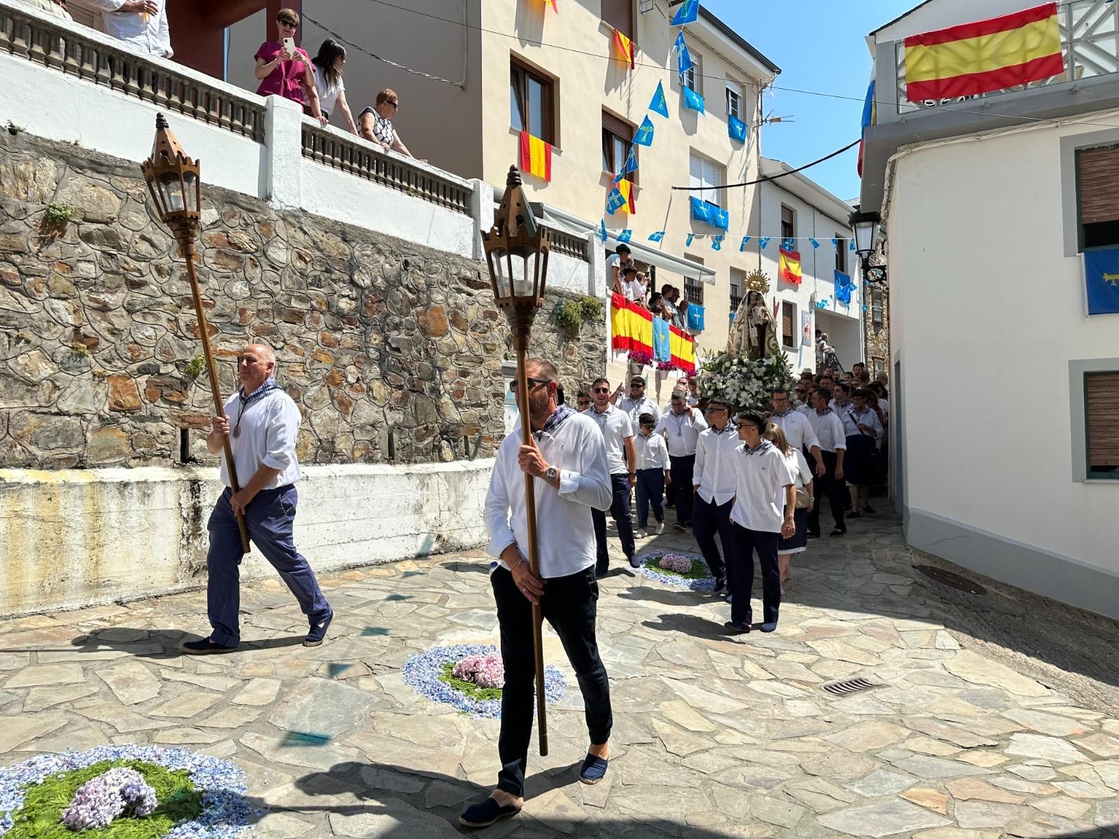 EN IMÁGENES: La procesión de la virgen del Carmen en Tapia de Casariego