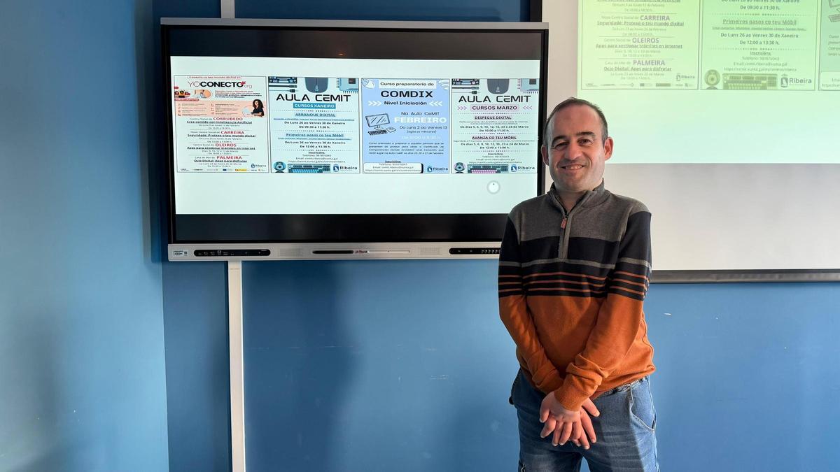 Álex Vidal, na presentación dos cursos.