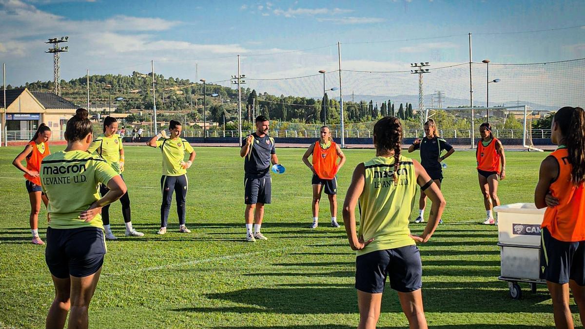 El Levante UD Femenino se marca el objetivo de ganar la liga y recuperar su identidad