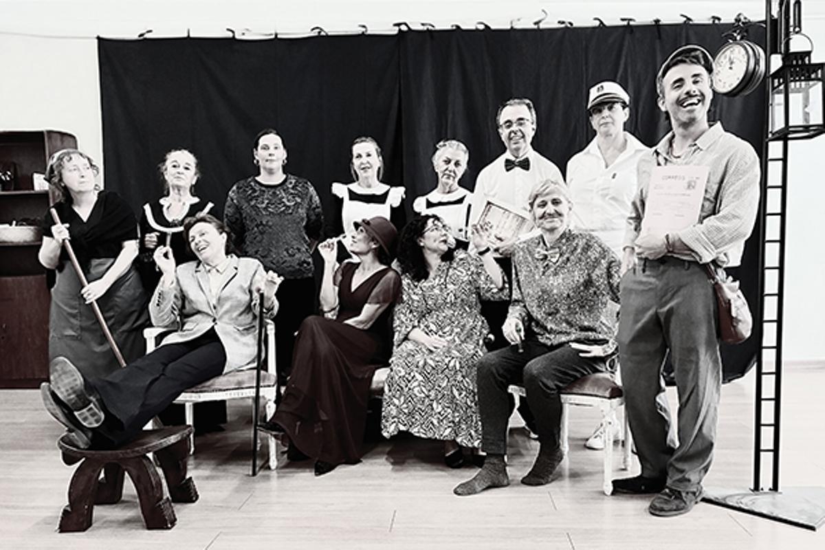 El elenco de 'Cuatro corazones con freno y marcha atrás'.