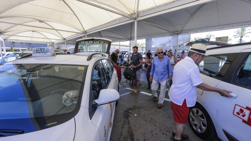 El sector del taxi en Mallorca: “Si suben los precios del combustible y el gas la situación será insostenible”