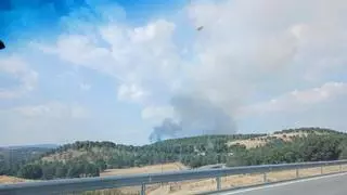 Un incendio en Santa Elena obliga a desalojar a 200 personas junto al parque natural de Despeñaperros