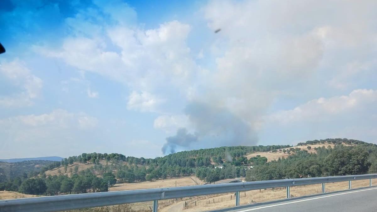 INCENDIO JAÉN DESPEÑAPERROS | Un incendio en Santa Elena obliga a desalojar a 200 personas junto al parque natural de Despeñaperros