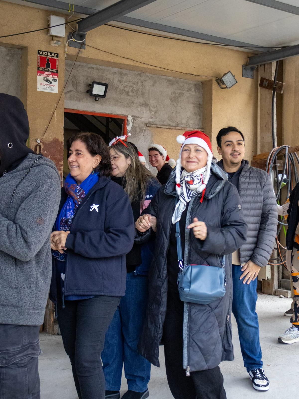 La Fundació del Convent de Santa Clara reparteix joguines a infants de la plataforma d'aliments