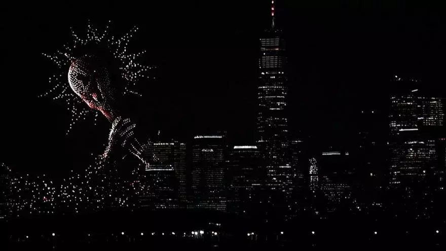 Un espectáculo de drones con motivo del Mundial ilumina el horizonte de Manhattan