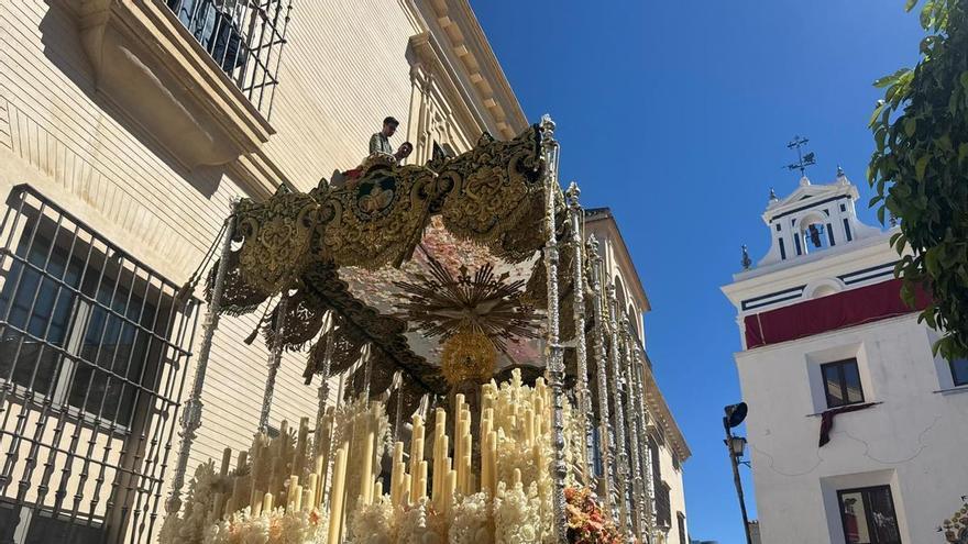 Vídeo | Sale la Virgen del Rocío de la Redención a la calle Santiago