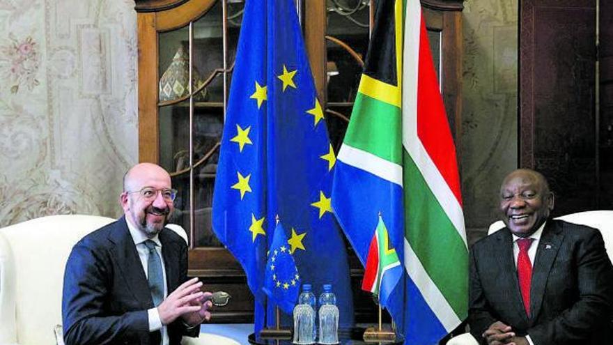 Charles Michel (UE) y Cyril Ramaphosa (presidente de Sudáfiica) . |EMV