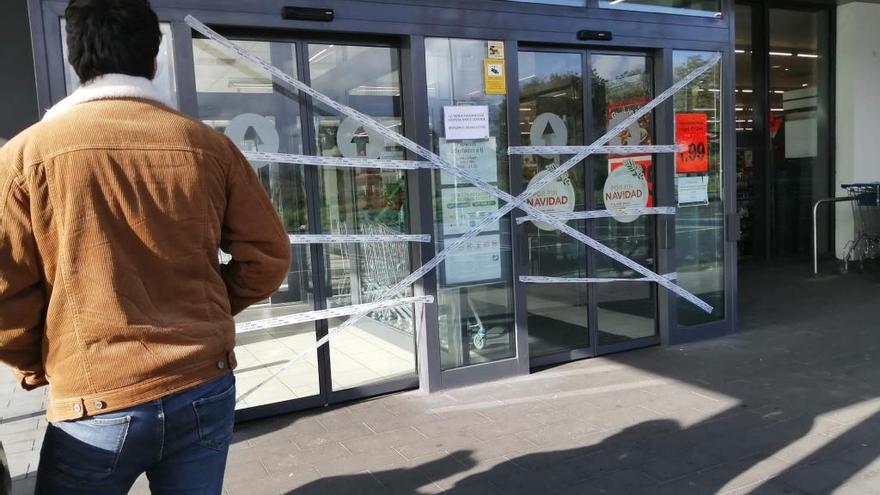 Supermercado en Tirán cerrado por el apagón. G.N.