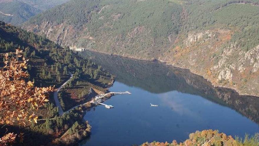 Viajes en catamarán en la Ribeira Sacra. // I.Osorio