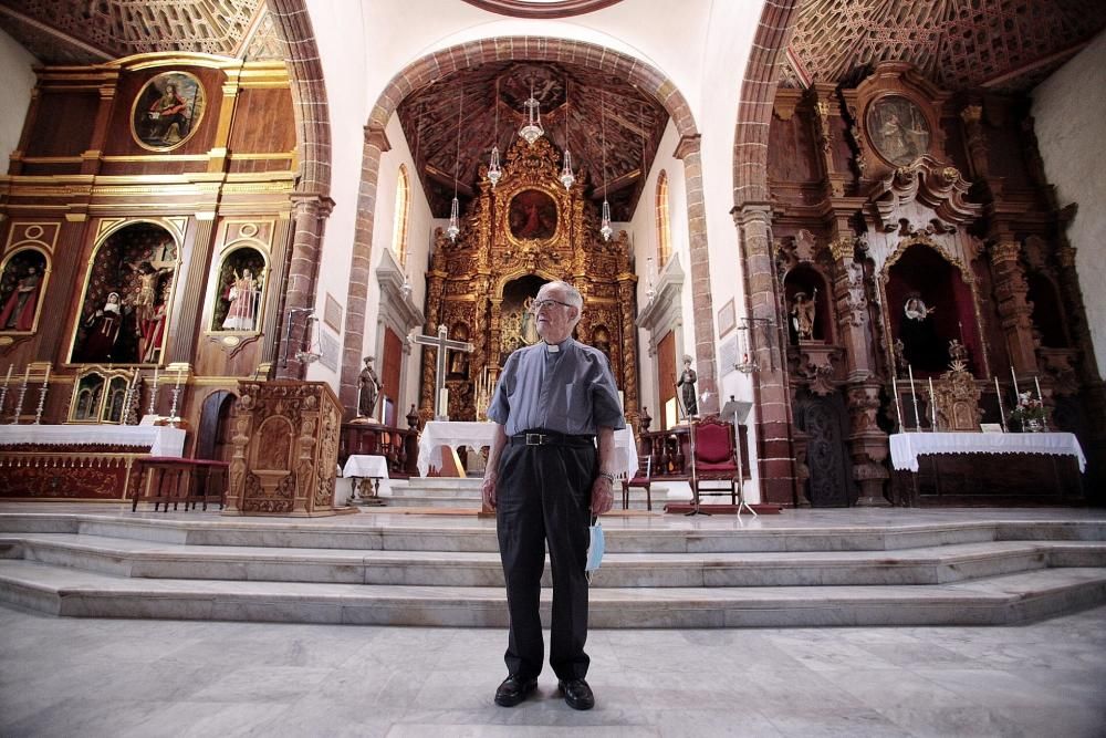 Mauricio González, párroco de La Concepci