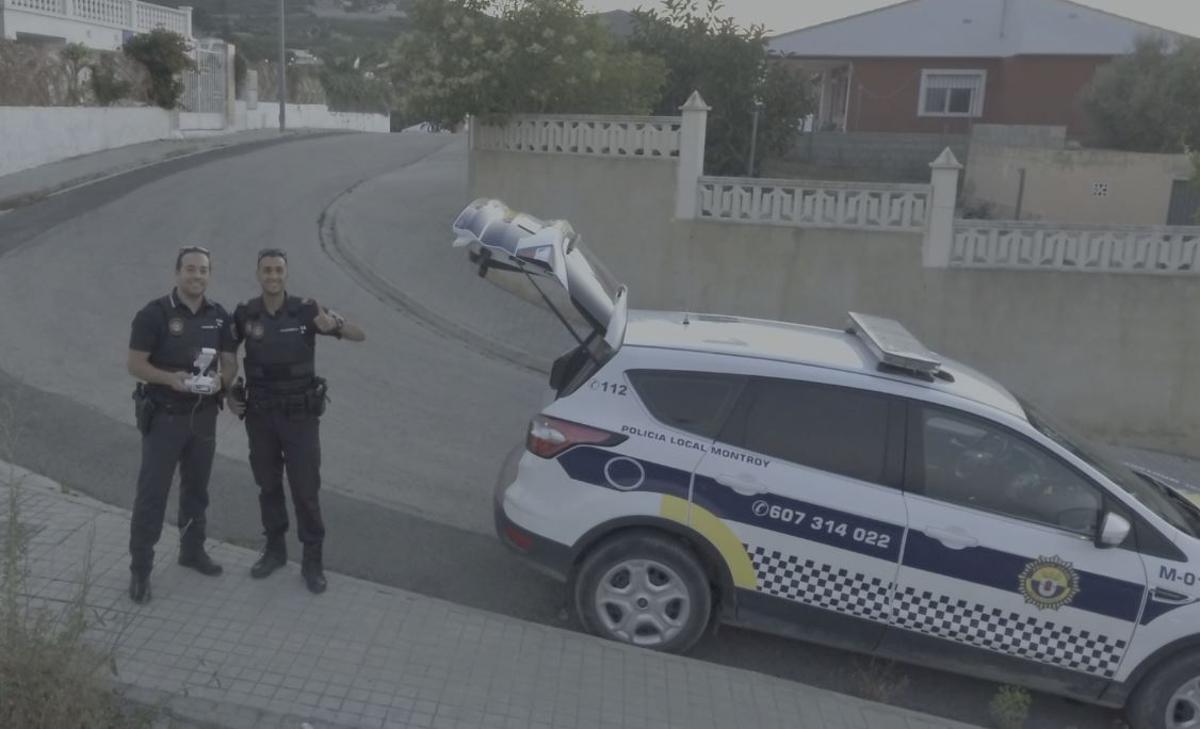 Agentes con el dron, en una imagen de archivo.