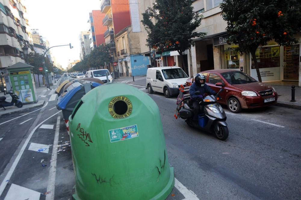 Atascos en la av Burjassot por el carril bici