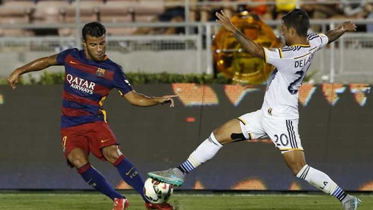 Rafinha Alcántara en acción durante el FC Barcelona-LA Galaxy