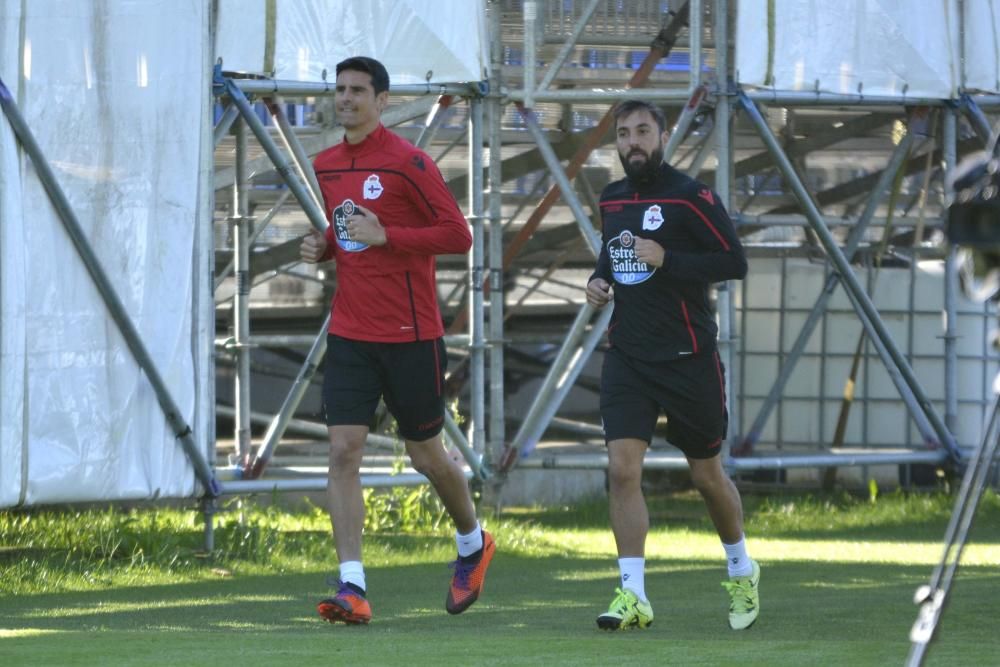 Natxo González programó una sesión con circuito físico, ejercicios tácticos y acciones a balón parado en el penúltimo entrenamiento antes de recibir al Elche en Riazor.