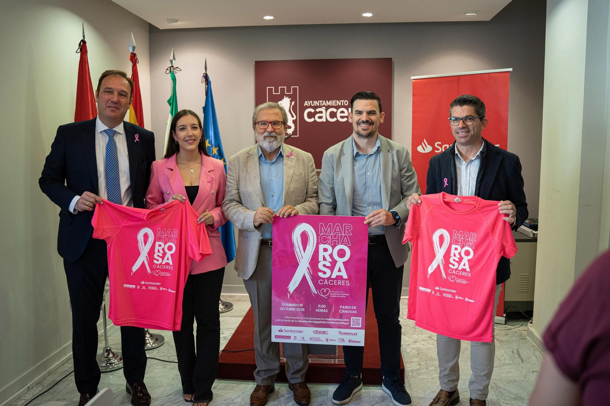 Las imágenes de la presentación de la marcha rosa de Cáceres
