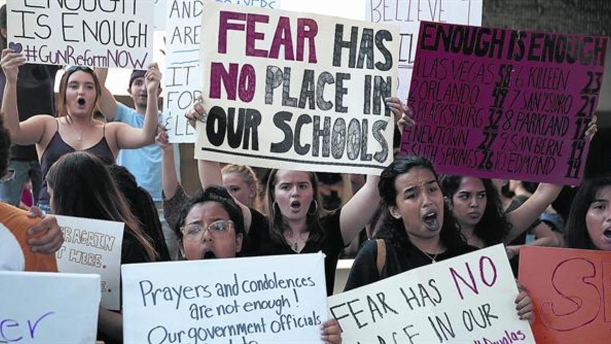 Estudiantes de Fort Lauderdale (Florida), protestan tras la matanza de Parkland, el pasado 17 de febrero.