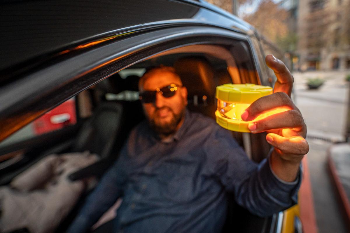 Primer día de aplicación de la nueva medida de llevar baliza V16 obligatoria en el coche