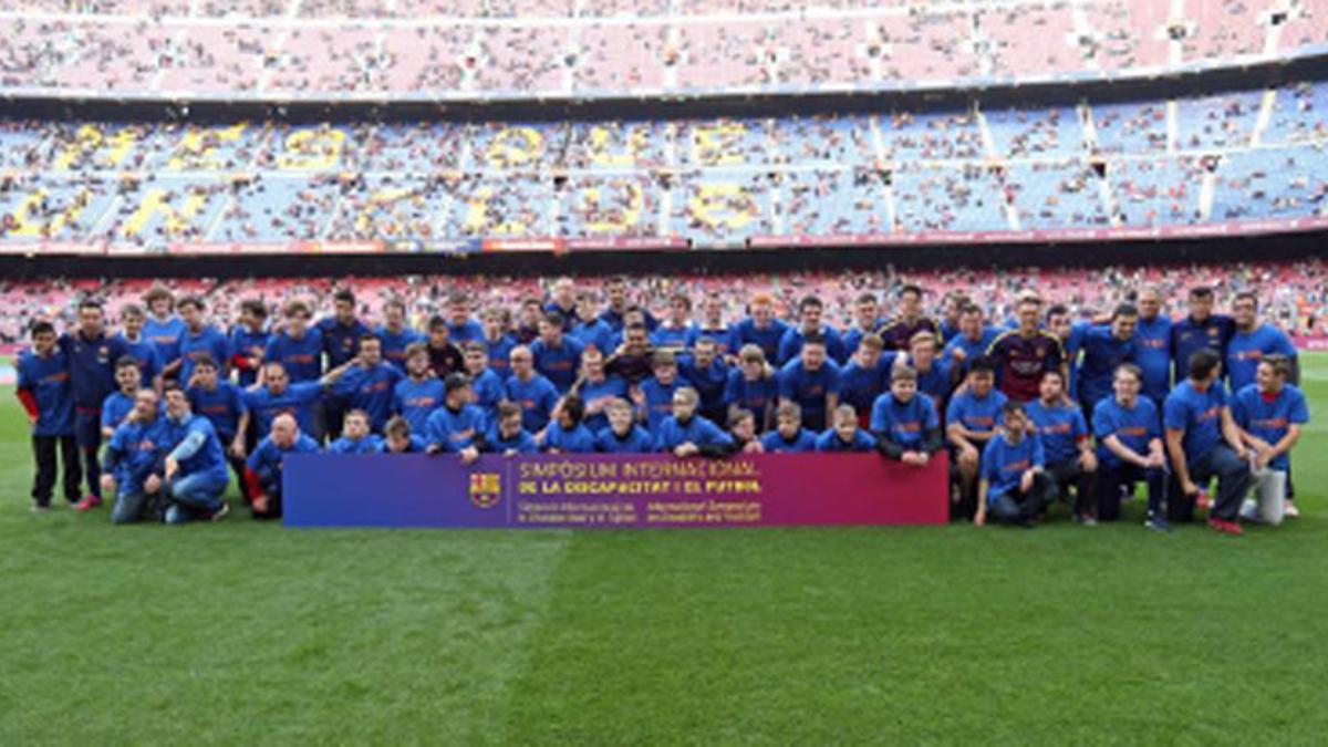 El Barcelona se fotografió con los participantes en el simposium