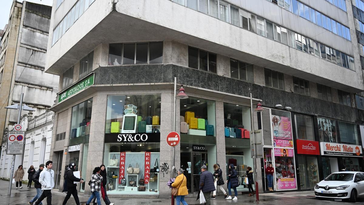 Esquina de confluencia entre las calles Daniel de la Sota y Benito Corbal.