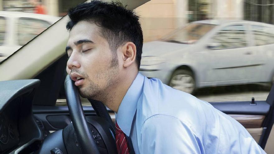 La DGT avisa: la unica manera de dormir en el coche sin que te puedan multar