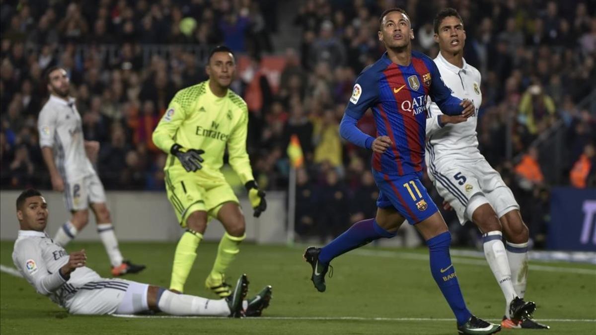 Futbolistas del Real Madrid y del Barcelona en el último Clásico (1-1)