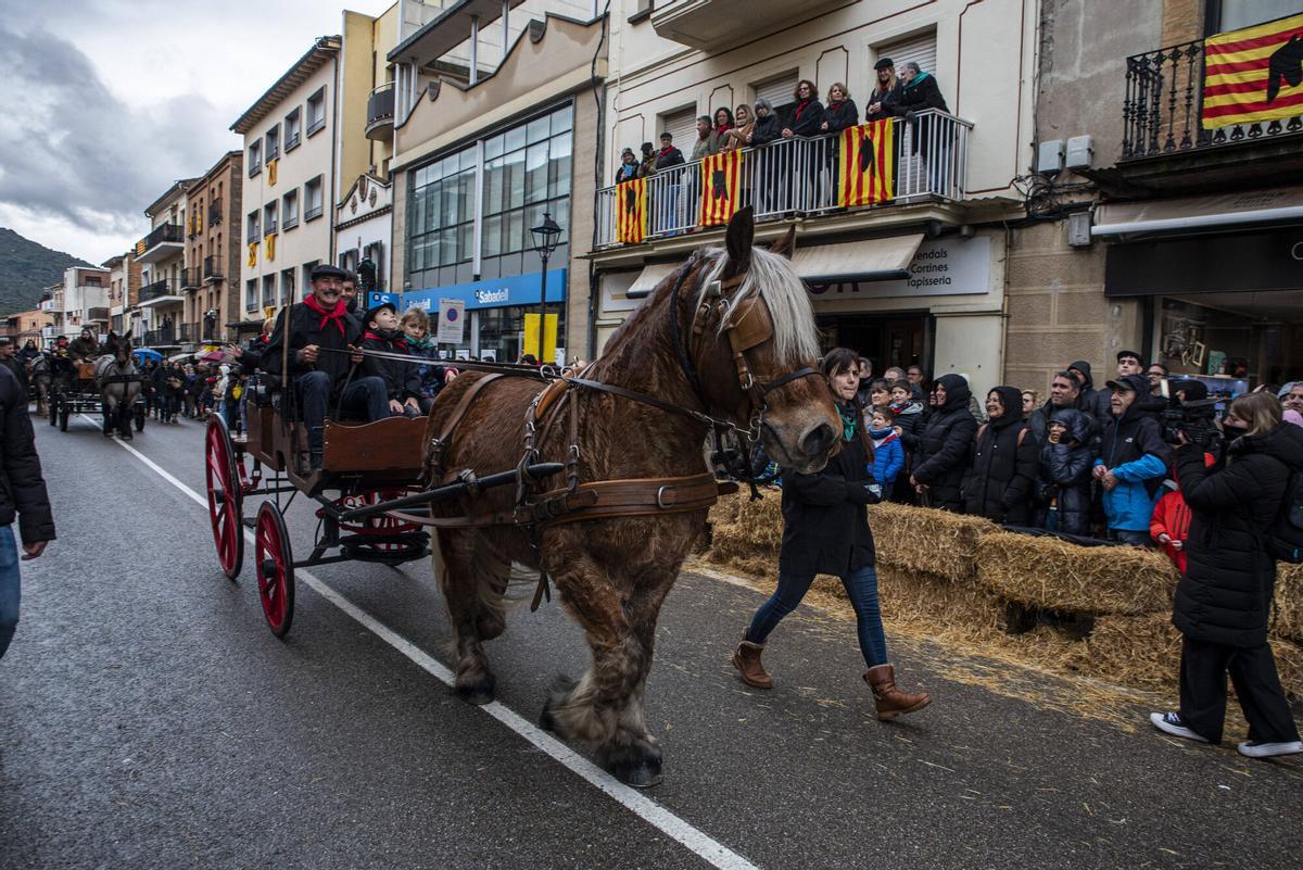 La cercavila de cavalleries i xarrets de Puig-reig s'ha celebrat amb normalitat tot i la pluja La cercavila de cavalleries i xarrets de Puig-reig s'ha celebrat amb normalitat tot i la pluja
