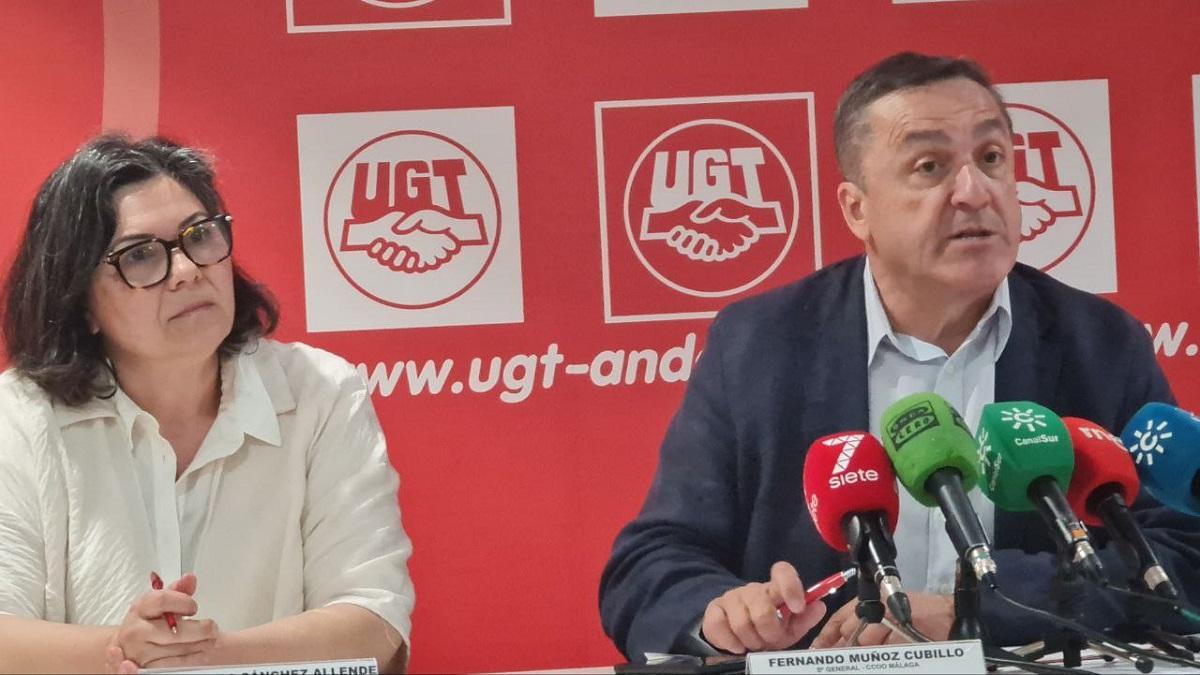 Inmaculada Sánchez y Fernando Cubillo, de CCOO, en la presentación del balance junto a UGT en Málaga.