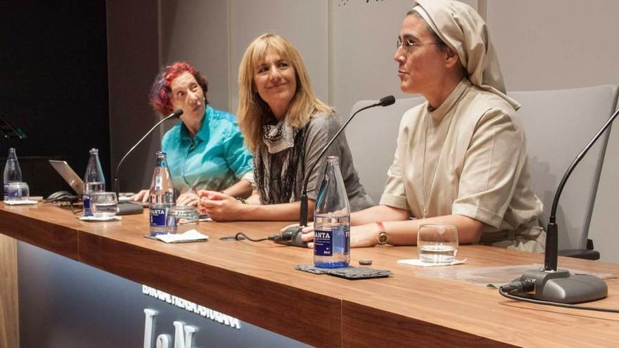 De izquierda a derecha, Inmaculada González Carbajal, Marisa Ponga y Victoria Braquehais.