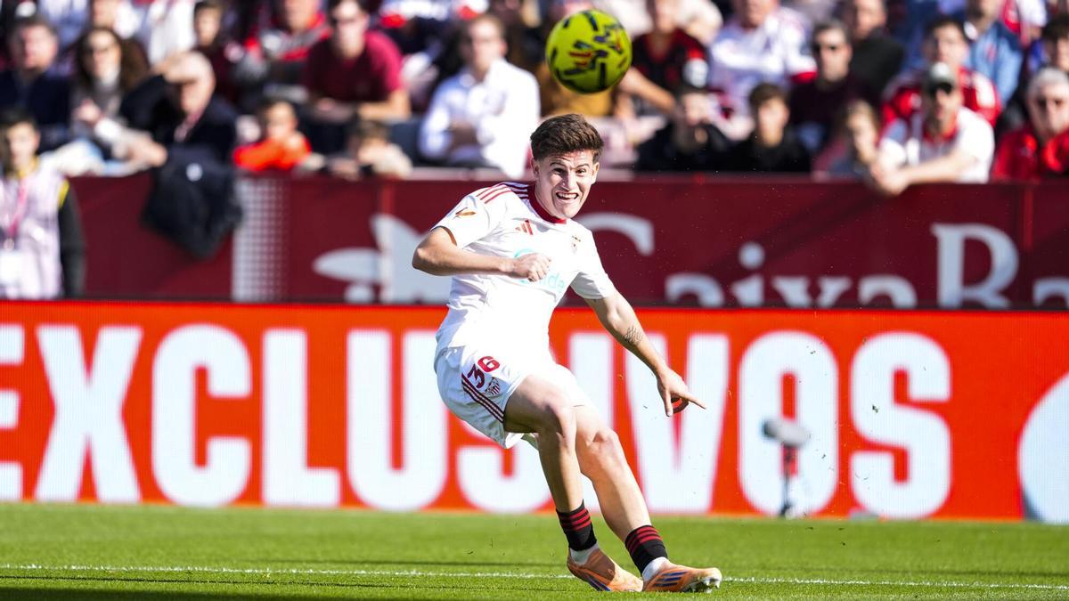 Oso, durante el Sevilla-Oviedo de Liga en el Ramón Sánchez-Pizjuán
