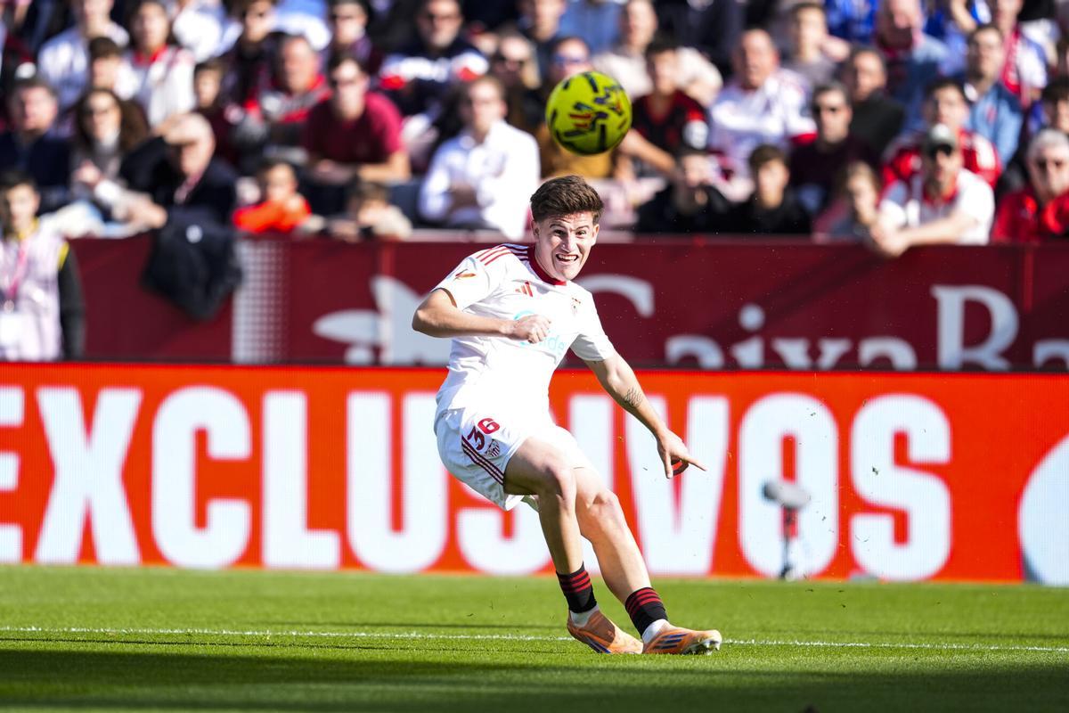 Oso, durante el Sevilla-Oviedo de Liga en el Ramón Sánchez-Pizjuán