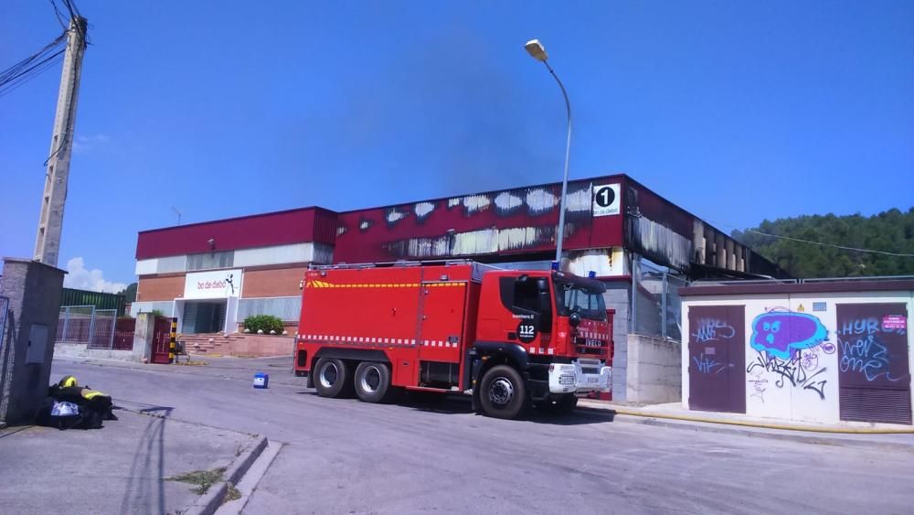 Incendi a la fàbrica Bo de debò a Sant Vicenç de Castellet