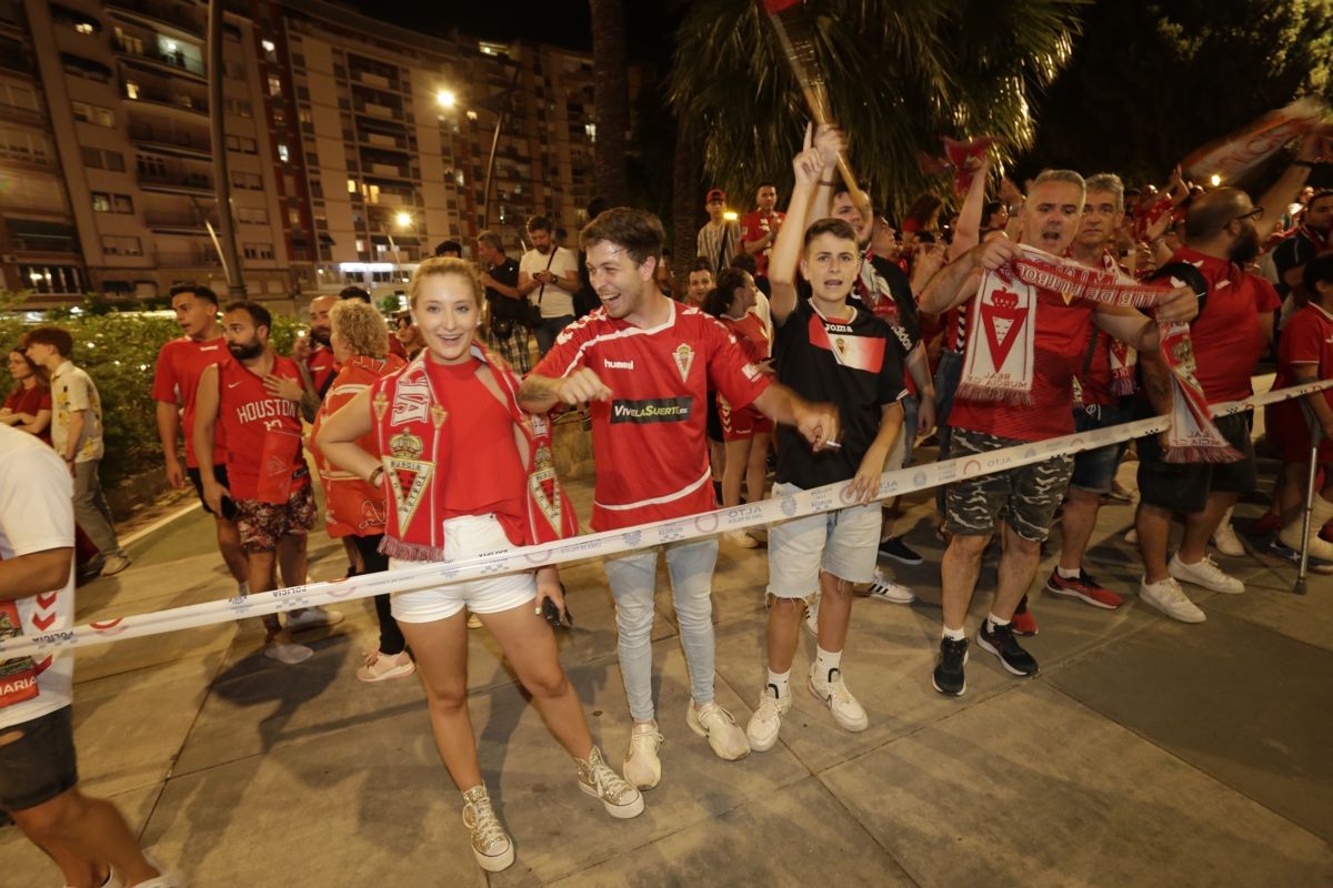 La Circular se llena para celebrar el ascenso del Real Murcia