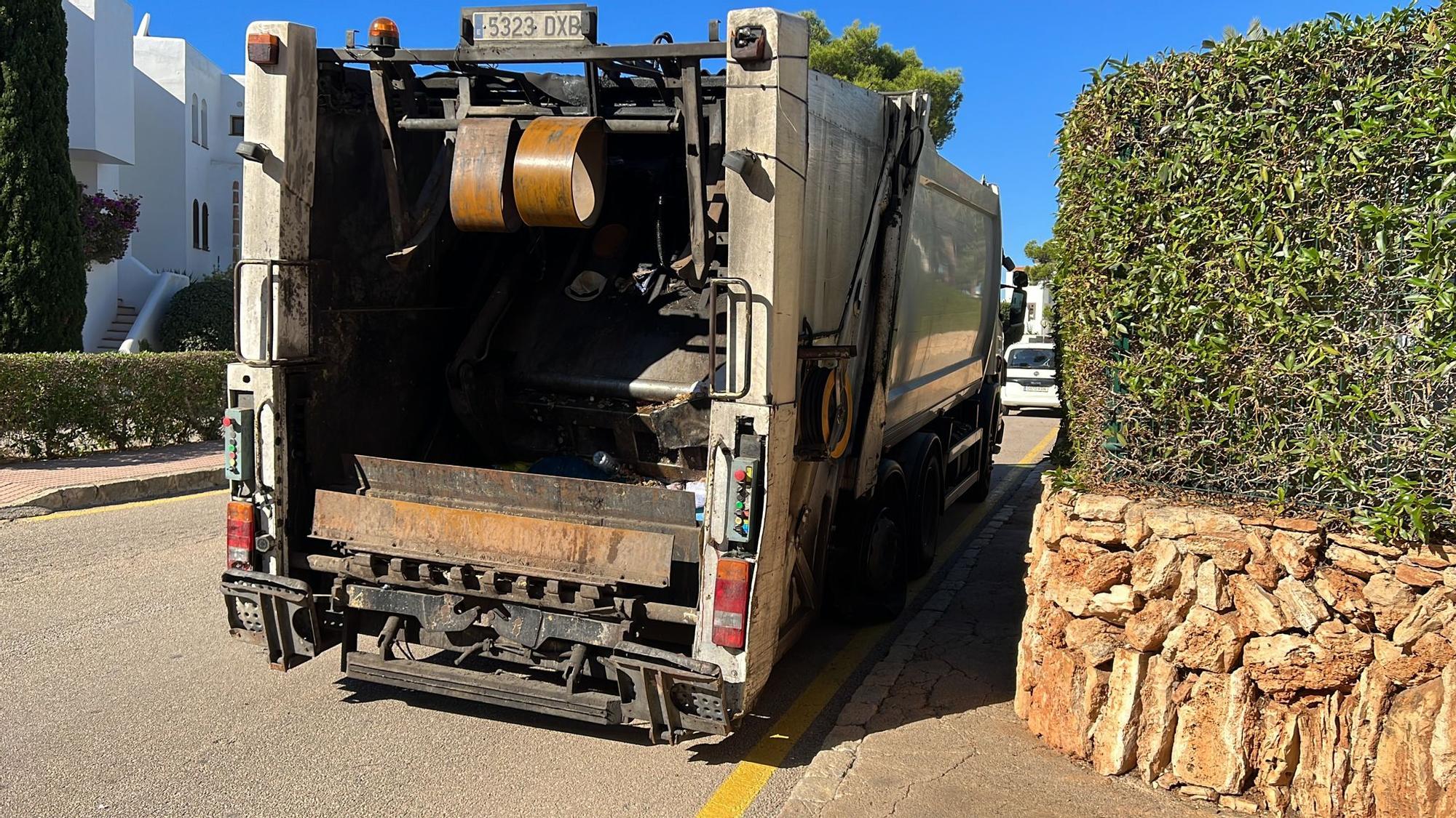 Queman contenedores en Santanyí que se ve obligado a asumir la retirada de basura