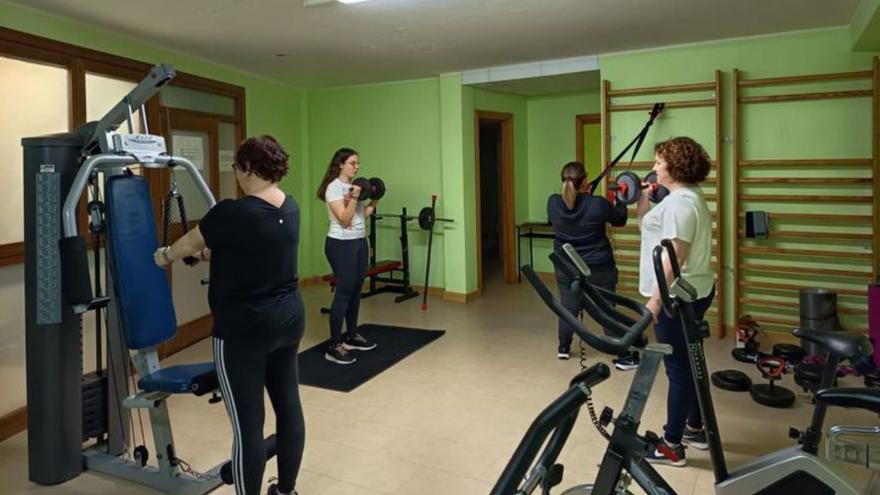 Comienza el curso de trabajo de fuerza en el gimnasio a través de la comarca