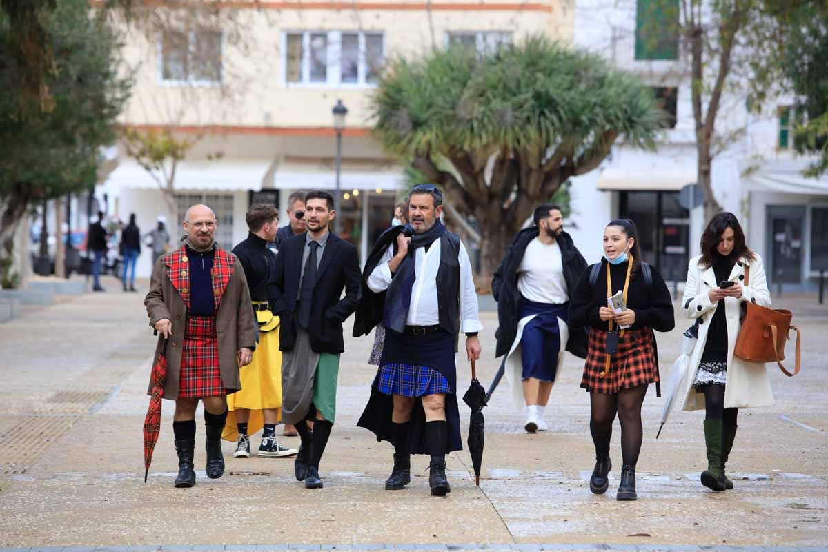 Profesores con falda en Ibiza