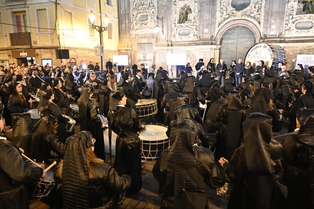 Los tambores del Bajo Aragón han resonado este jueves en el centro de Zaragoza