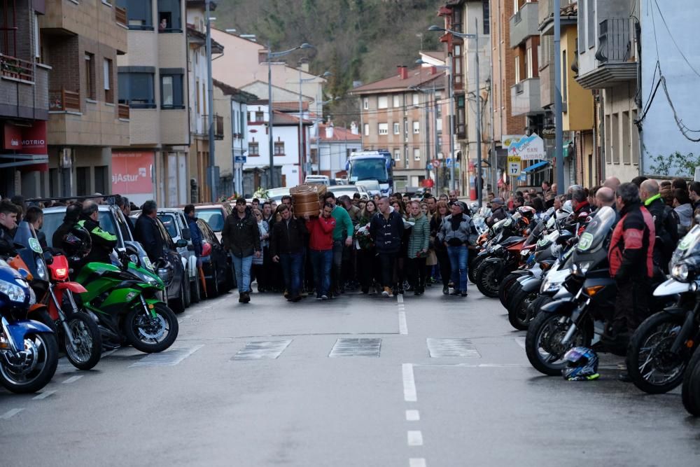 Funeral en Cabañaquinta por Enol Megido